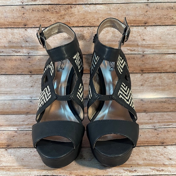 Qupid Black, White, and Rose Gold Heels Stilettos - Picture 5 of 7